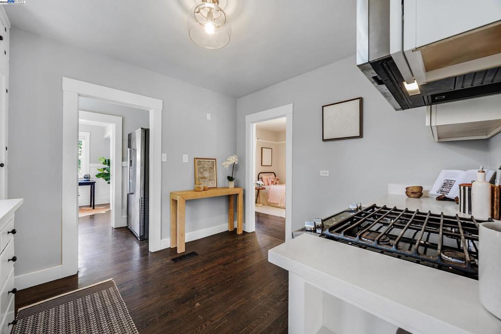 POETS CORNER - Residential