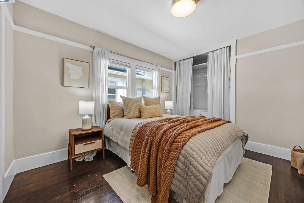 POETS CORNER - Residential