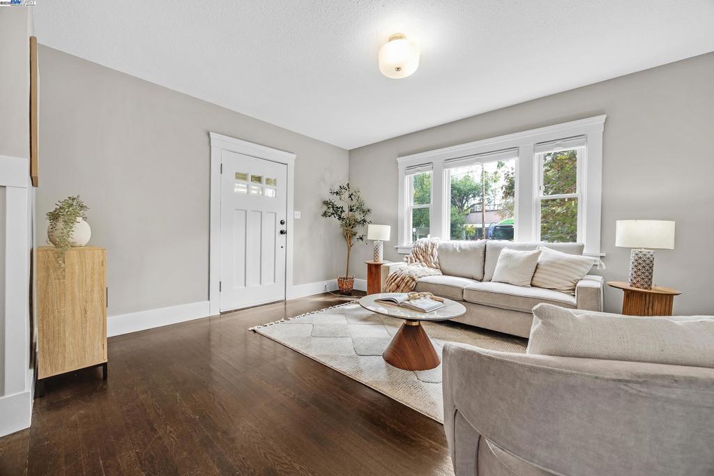POETS CORNER - Residential
