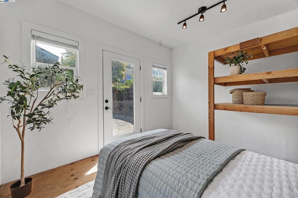 POETS CORNER - Residential