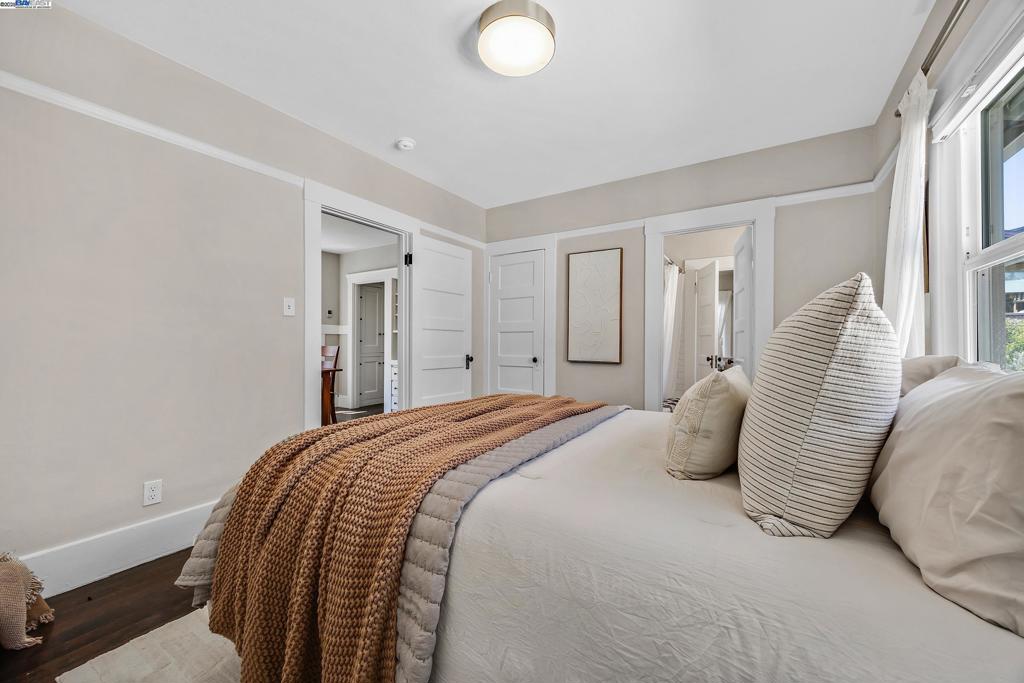 POETS CORNER - Residential
