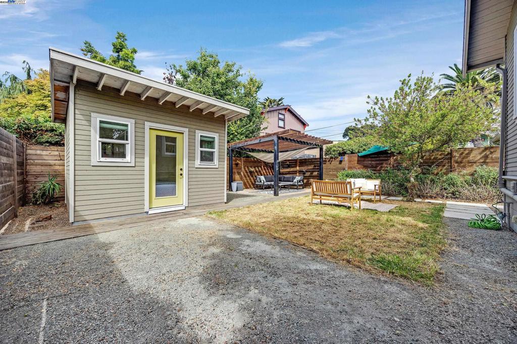POETS CORNER - Residential