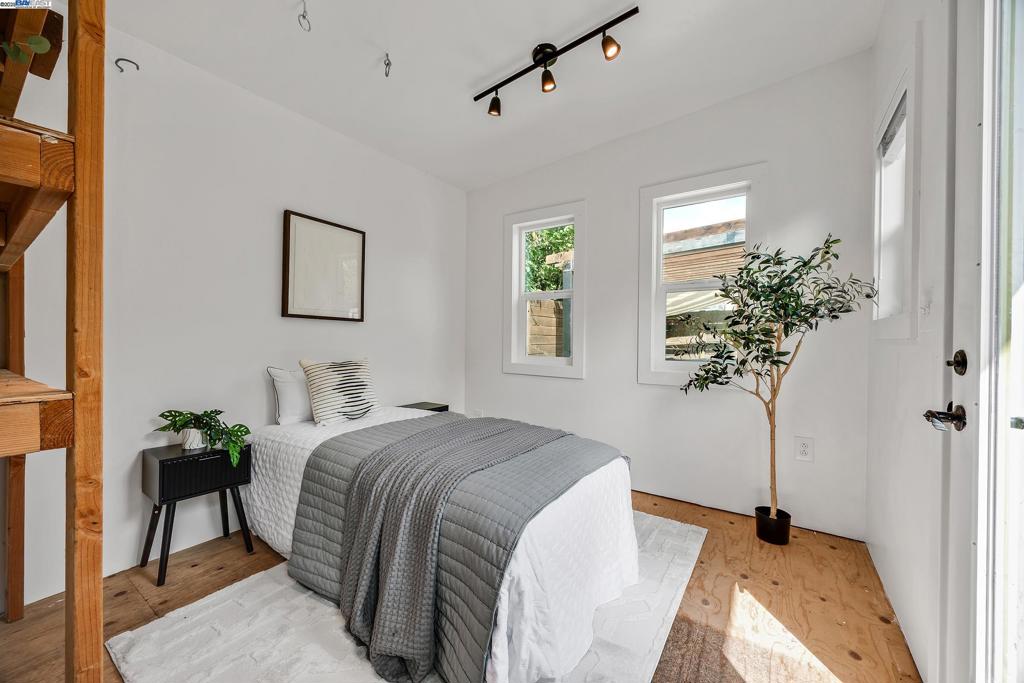 POETS CORNER - Residential