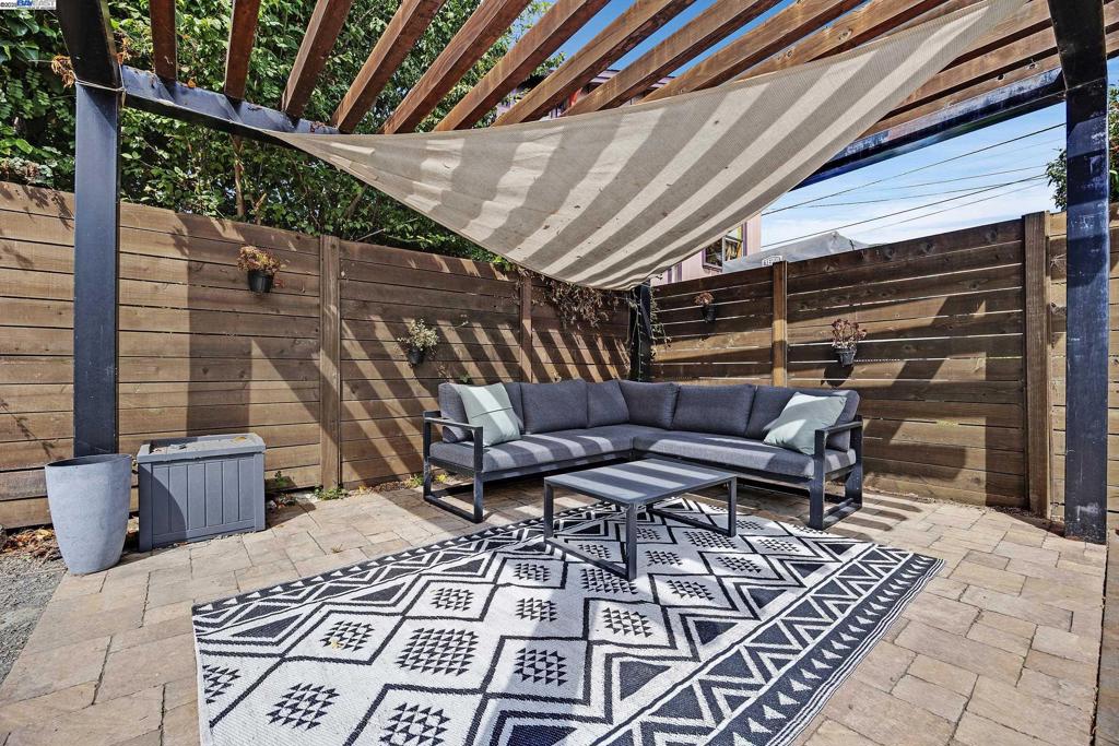 POETS CORNER - Residential