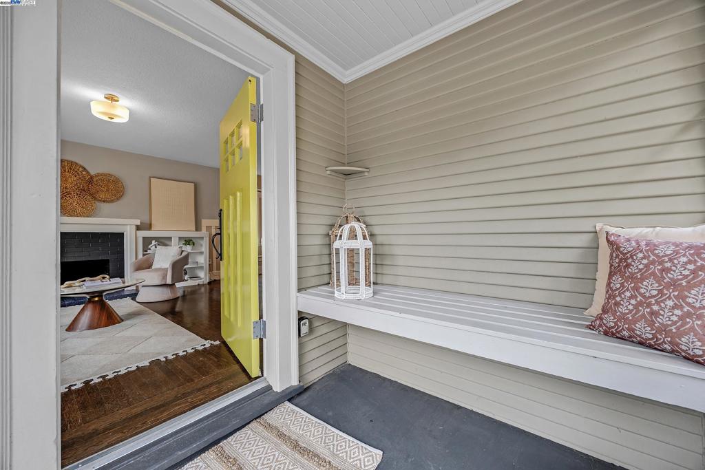POETS CORNER - Residential
