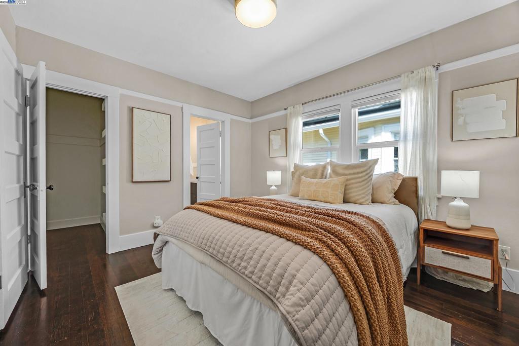 POETS CORNER - Residential