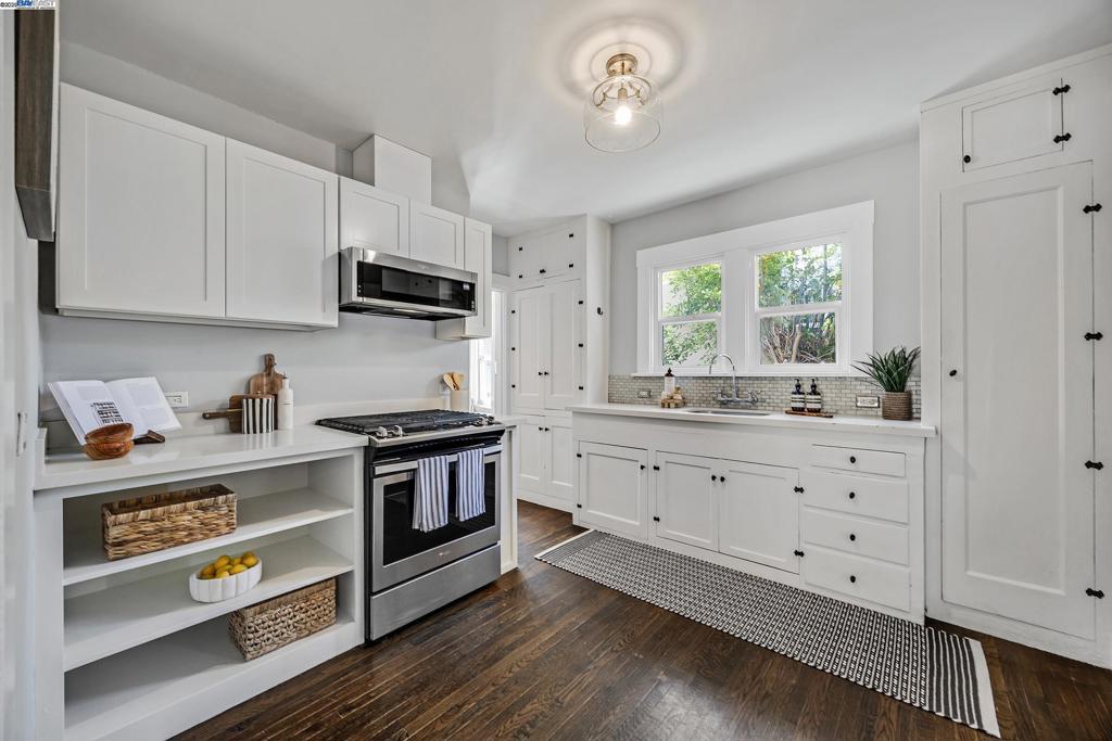 POETS CORNER - Residential
