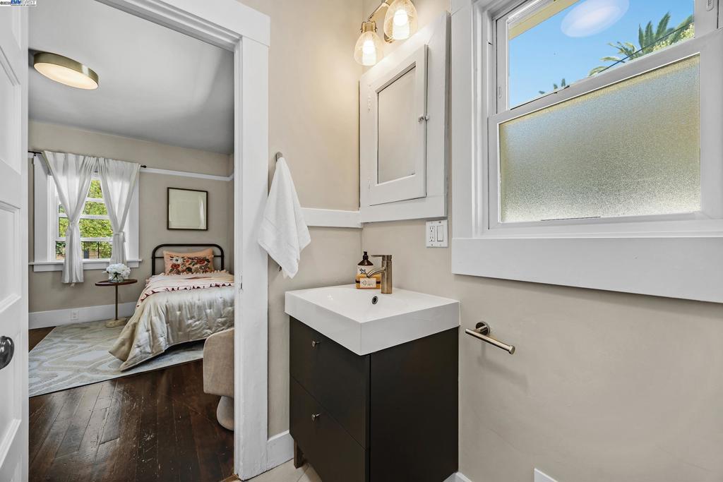 POETS CORNER - Residential