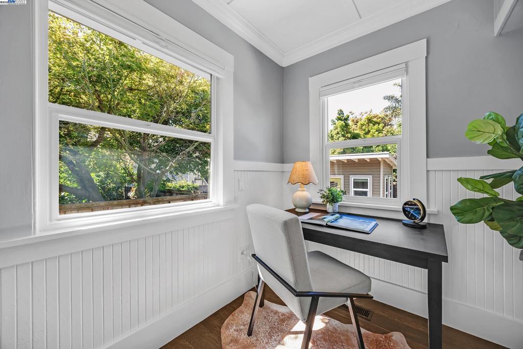 POETS CORNER - Residential