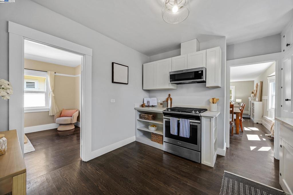 POETS CORNER - Residential