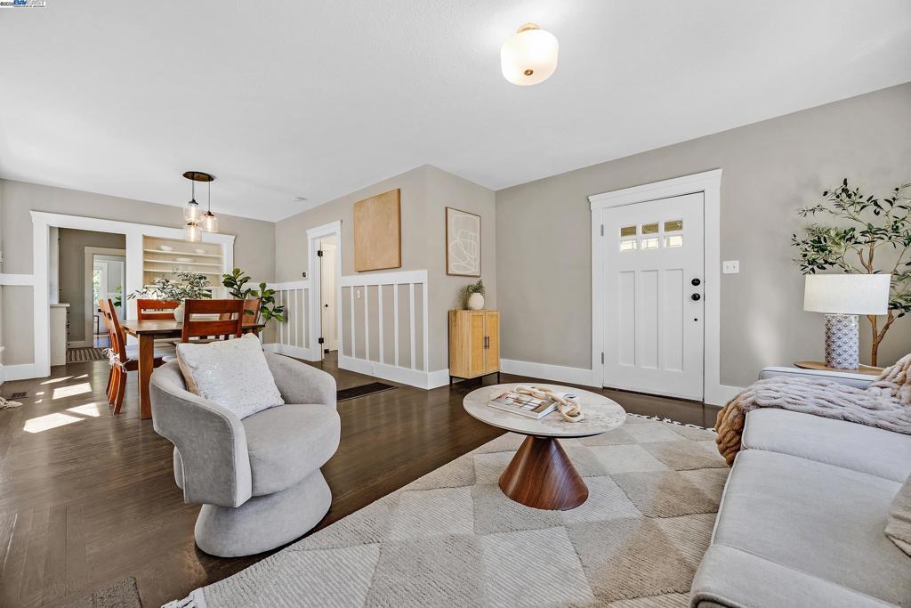 POETS CORNER - Residential