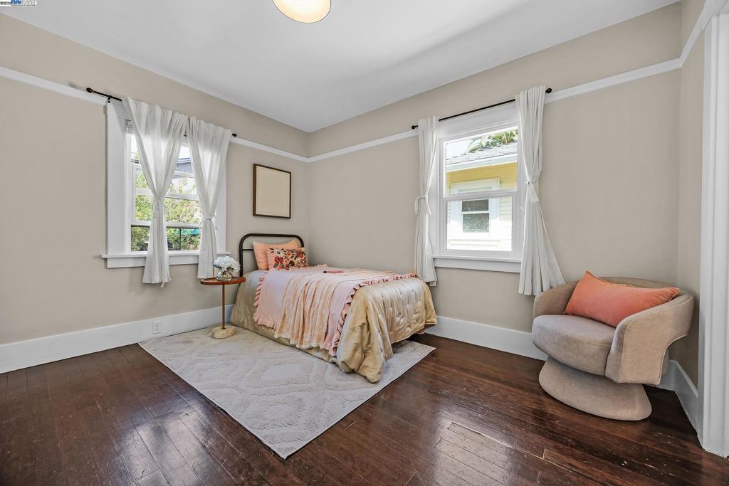 POETS CORNER - Residential