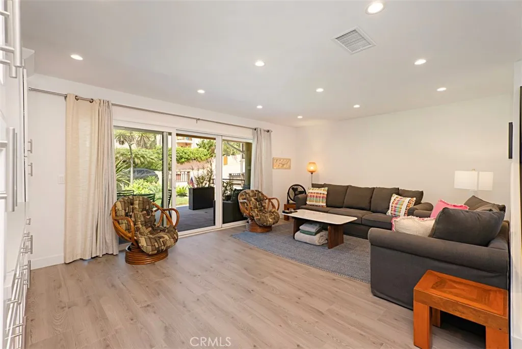 Laguna Beach, California 92651, United States, 3 Bedrooms Bedrooms, ,3 BathroomsBathrooms,Residential,Active,110388