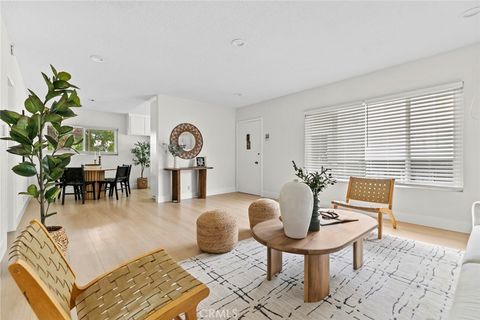 Photo of 587 South St St #18, Glendale, CA 91202 (MLS # GD25261722)