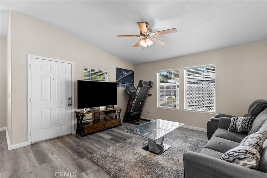11401 Topanga Canyon Boulevard 35
