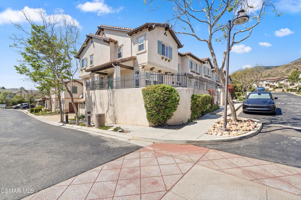 Photo of 201 Via Antonio, Newbury Park, CA 91320 (MLS # 226001355)