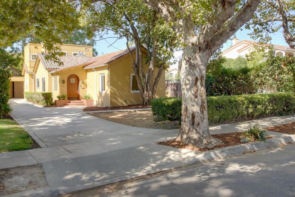Welcome to this charming 1927 Traditional home nestled in the vibrant city of San Jose. Spanning 2,096 sq ft, this residence offers three spacious bedrooms and two full bathrooms. The inviting kitchen offers Corian countertops and plenty of space for cooking and entertaining, Perfect for a culinary enthusiast. The home boasts a separate family room and a dining area that provides ample space for entertaining guests. The flooring throughout the home complements its inviting ambiance. Don't miss the opportunity to make this San Jose residence your own, combining functionality with comfort in a desirable location. Near San Jose State University, centrally located to all major downtown amenities. Restaurants, Commercial/retail, easy access to Highways 280,87,101