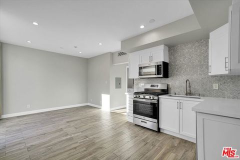 Photo of 842 11th St St #6, Santa Monica, CA 90403 (MLS # 26636835)