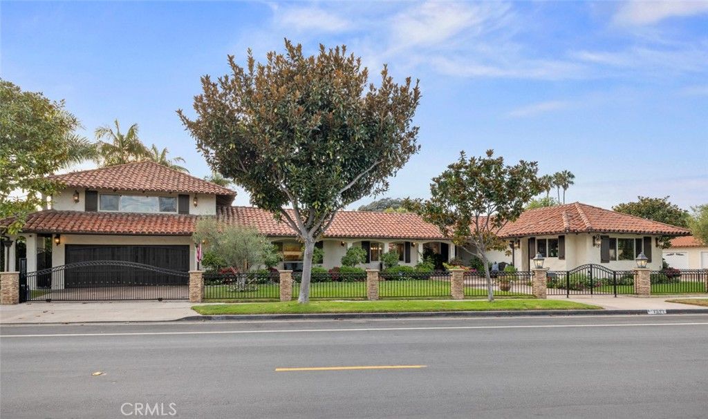 Photo of 1511 Santiago Drive, Newport Beach, CA 92660 (MLS # NP26108030)