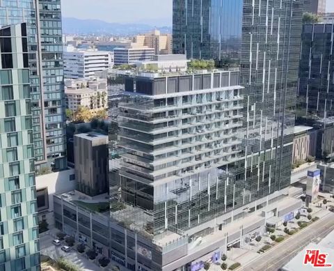 Photo of 889 Francisco Street #710, Los Angeles, CA 90017 (MLS # 25617111)