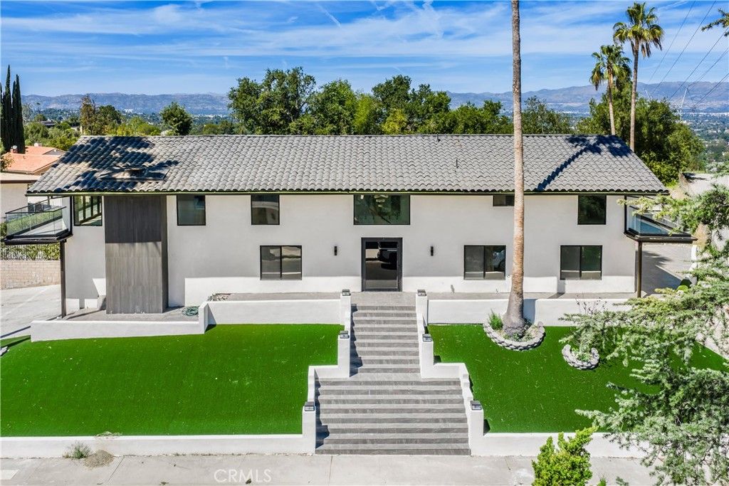 Photo of 18827 Edleen Drive, Tarzana, CA 91356 (MLS # SB26045087)