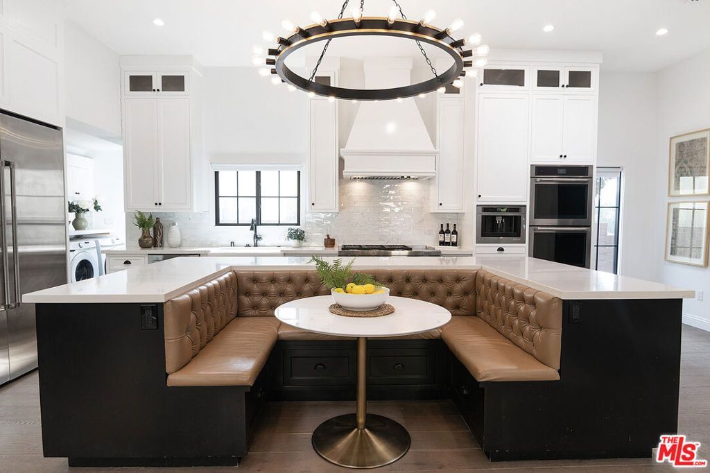 Photo of 638 N Sierra Bonita Avenue, Los Angeles, CA 90036 (MLS # 25615255)