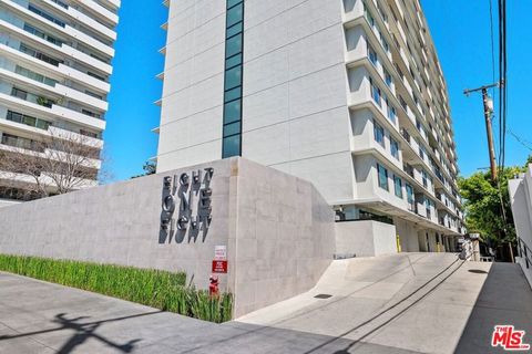 Photo of 818 N Doheny Drive #606, West Hollywood, CA 90069 (MLS # 26668947)