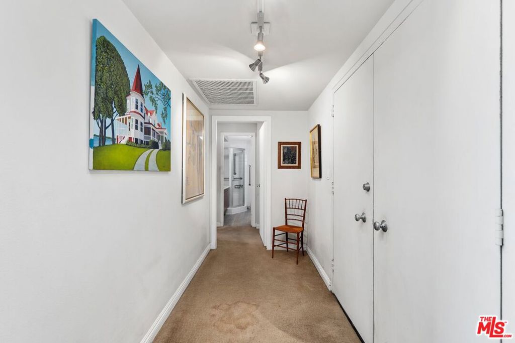 818 N Doheny Drive 606