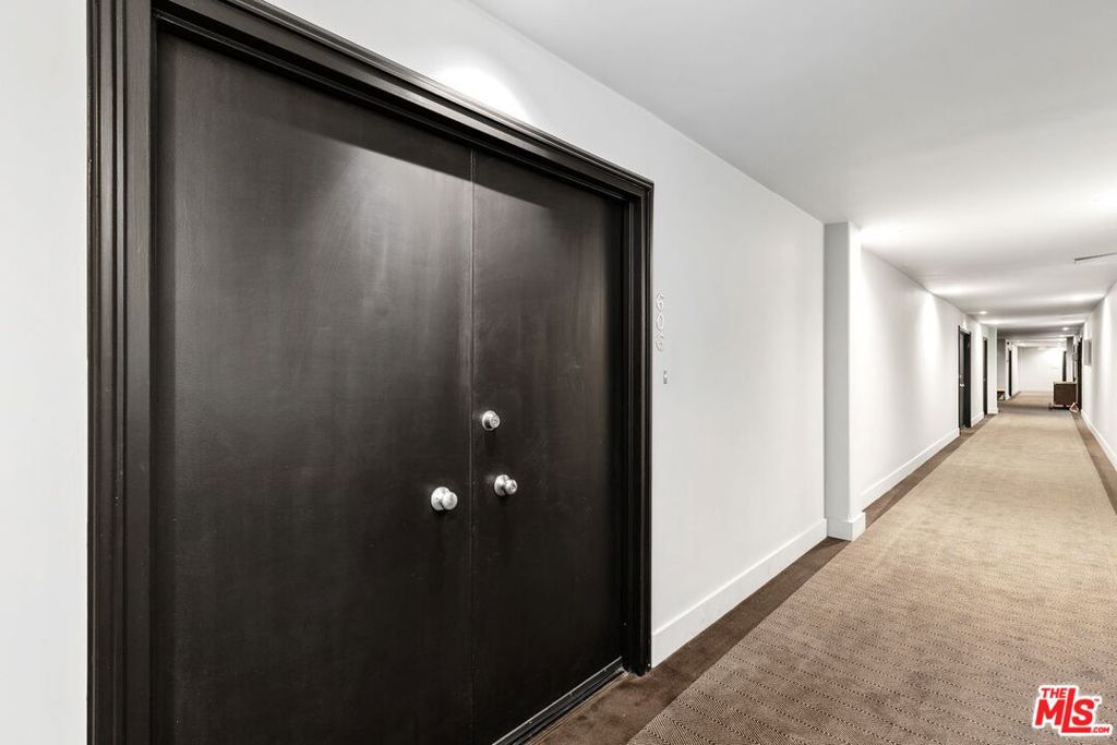 818 N Doheny Drive 606