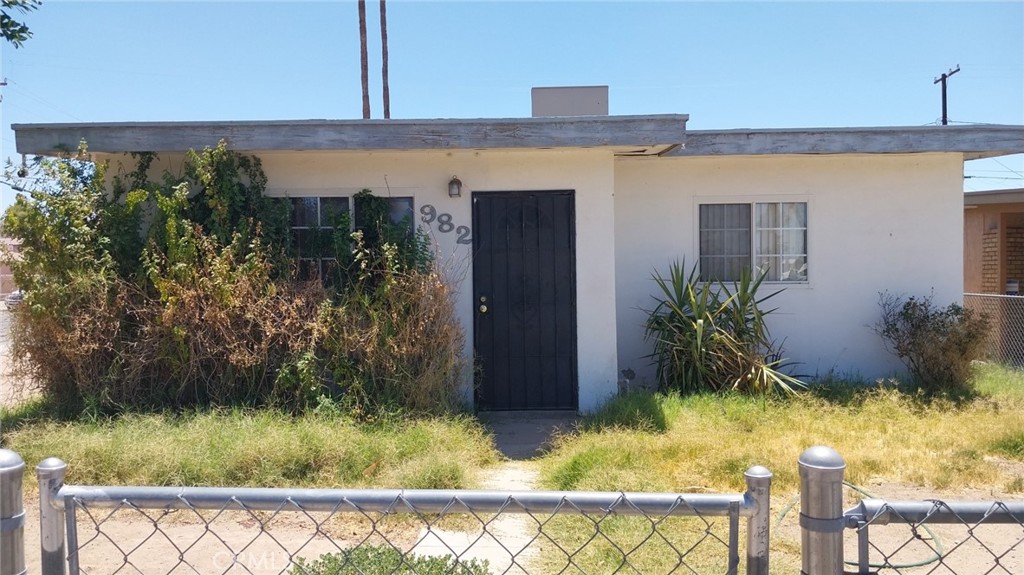 Don’t miss the chance to transform this 3-bedroom, 2-bath home at 982 E Barnard St in Blythe, CA into something special! Packed with potential, this fixer-upper is perfect for investors or anyone ready to make it their own. A detached garage and shed offer plenty of space for storage or projects, while the backyard is surrounded by a striking 11-foot-tall brick wall that adds privacy and character. With some creativity and effort, this property could become a real gem!