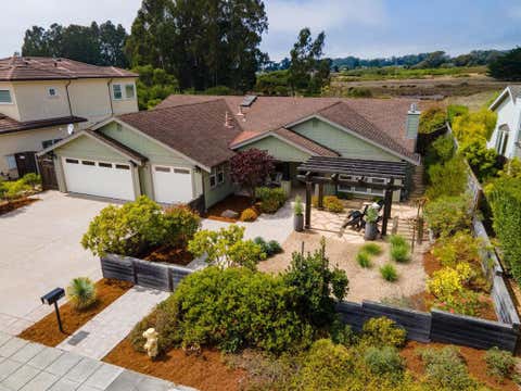 Photo of 656 Terrace Avenue, Half Moon Bay, CA 94019 (MLS # ML82058668)