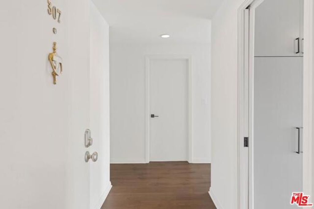 Photo of 511 SAN VICENTE #307, Santa Monica, CA 90402 (MLS # 26720163)