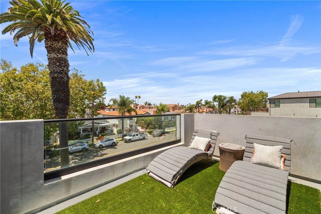 404 10th Street, Huntington Beach CA 92648 - Photo 27