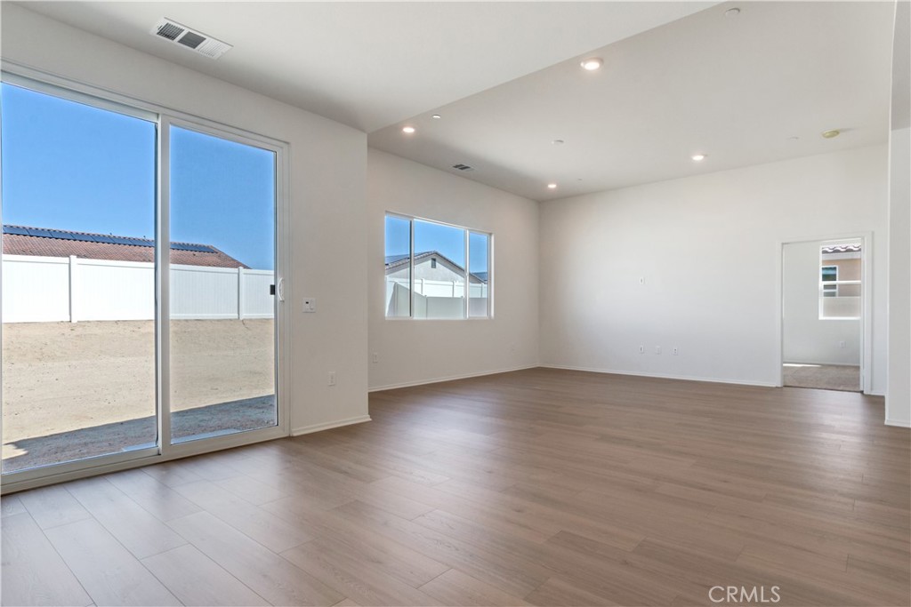 1577 E Houlguin Street