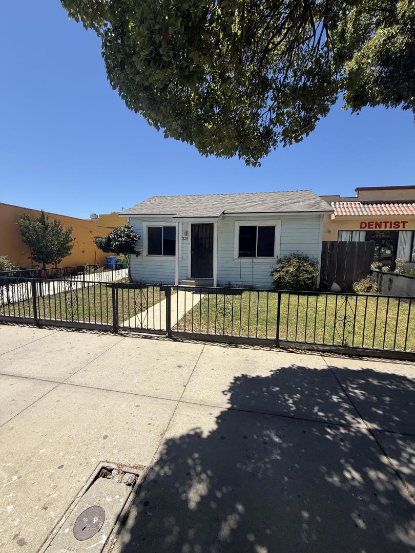 325 El Camino Real