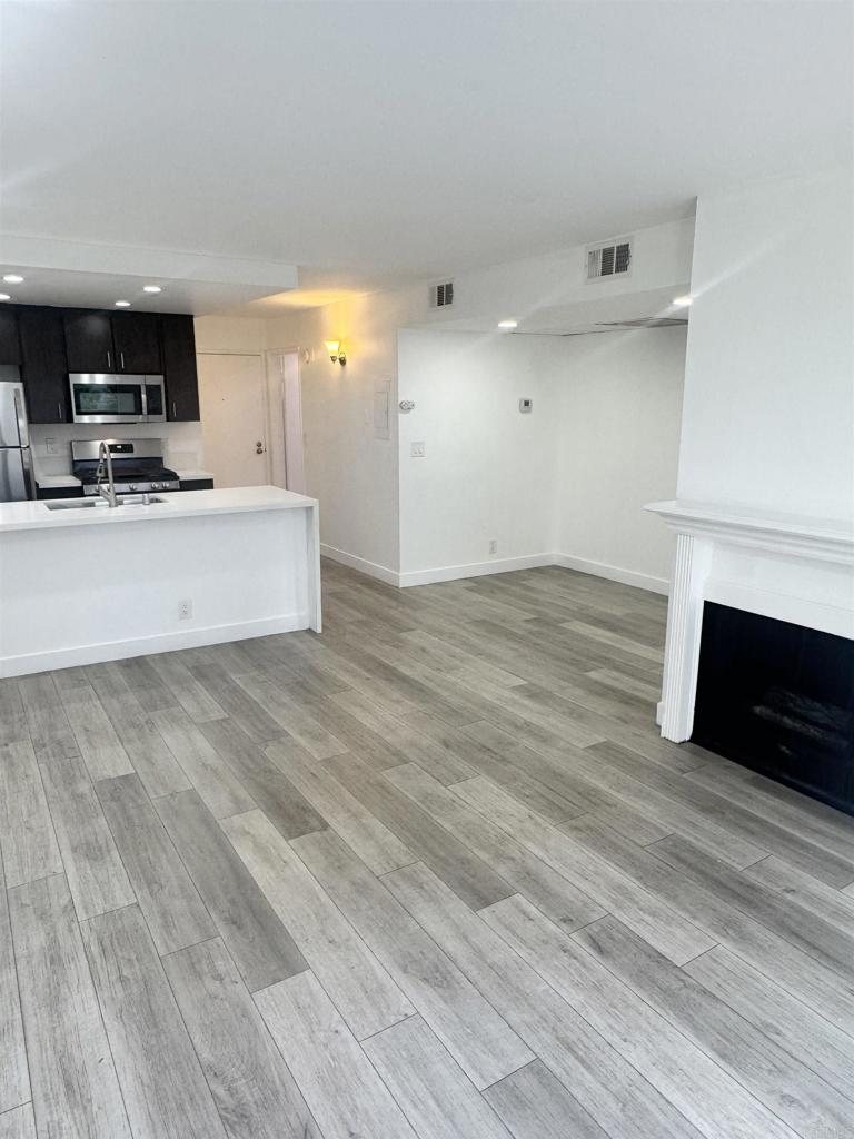 1550 N Fuller Avenue 201