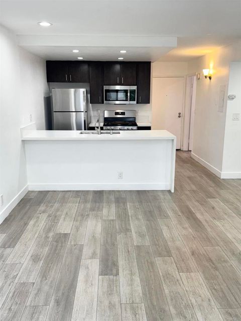 1550 N Fuller Avenue 201 Hollywood CA 90046