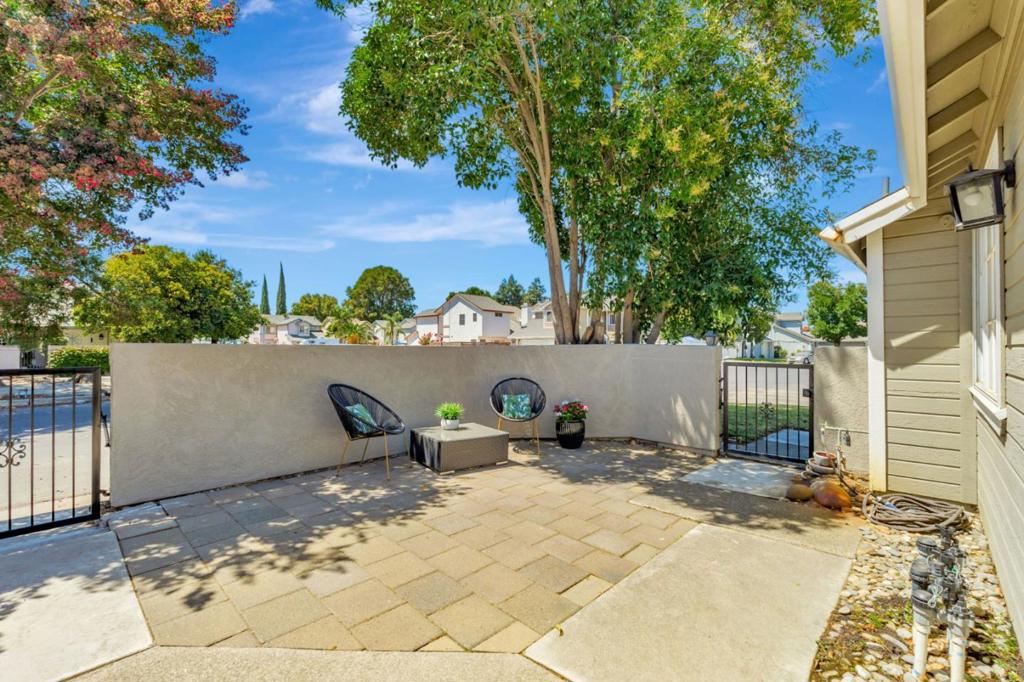 206 Laurelwood Circle