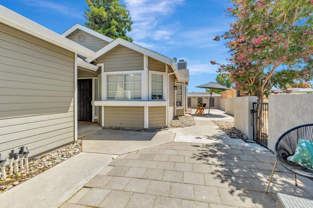 206 Laurelwood Circle