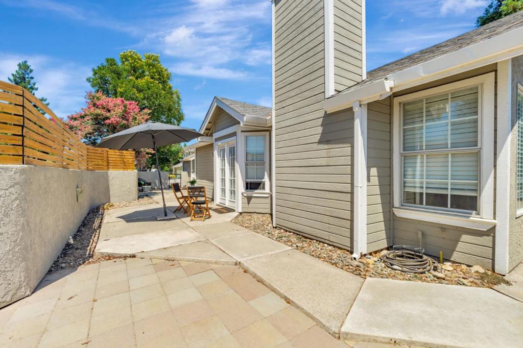 206 Laurelwood Circle