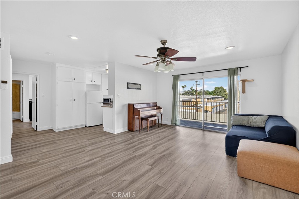 400 N Acacia D35
