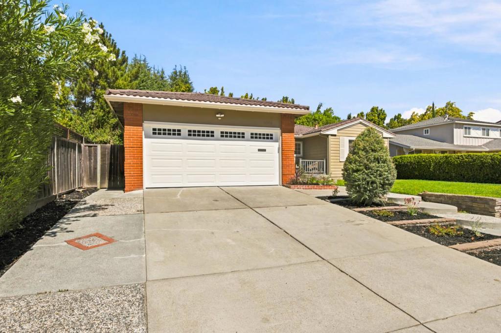 1005 Iris Avenue