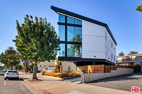 Photo of 1447 11th Street, Santa Monica, CA 90401 (MLS # 26828629)