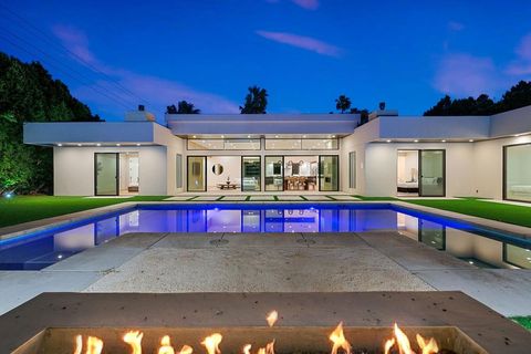 Photo of 473 N Burton Way, Palm Springs, CA 92262 (MLS # 219140613PS)