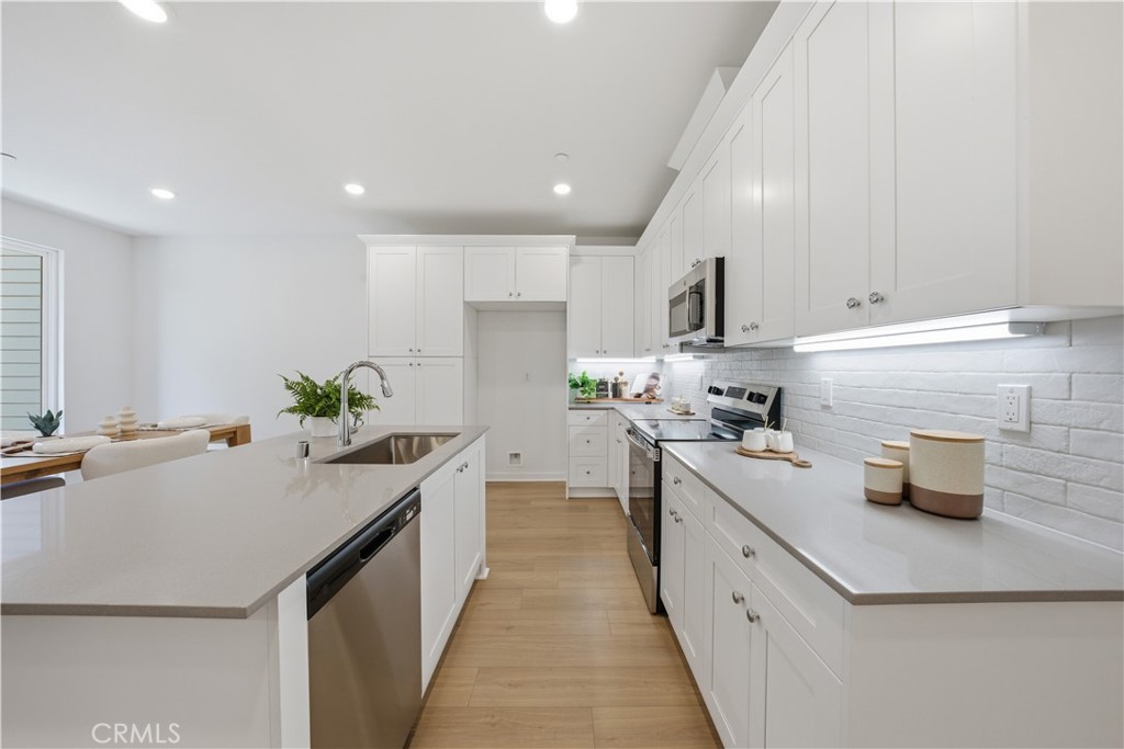 9425 N Sepulveda Blvd. 3