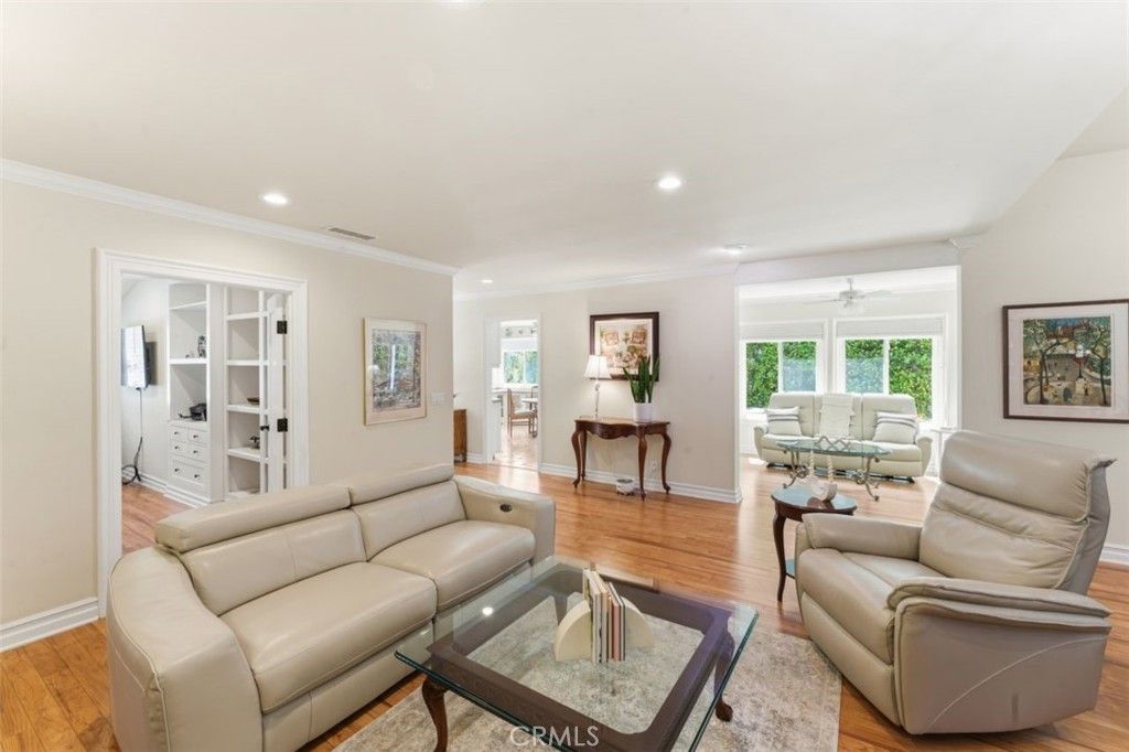 Photo of 4467 Babcock Avenue, Studio City, CA 91604 (MLS # SR26078757)