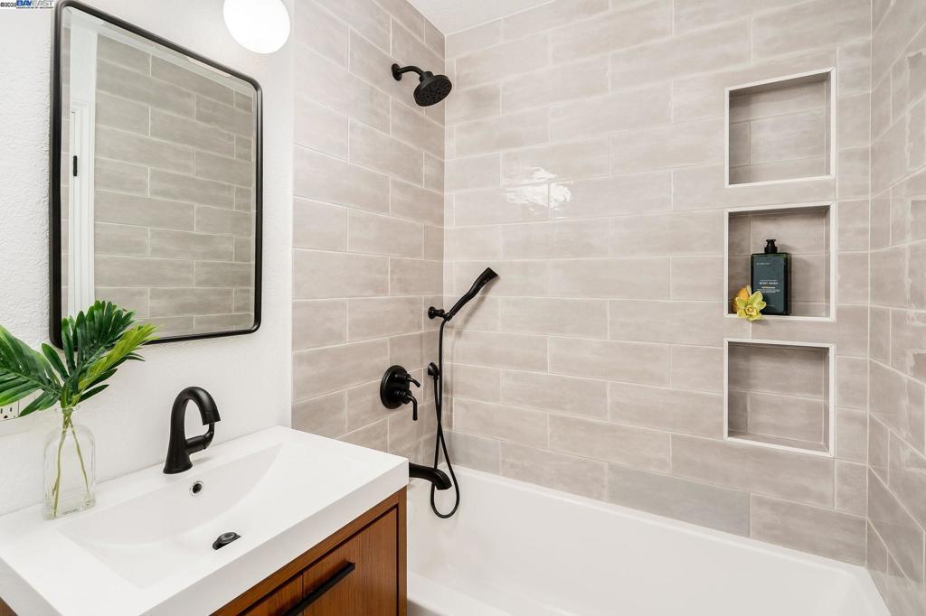 VILLAGE - Residential