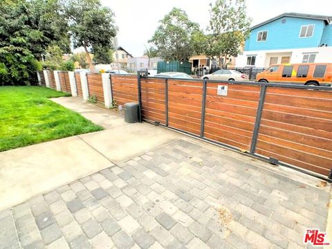 1121 W 39th Place Los Angeles CA 90037