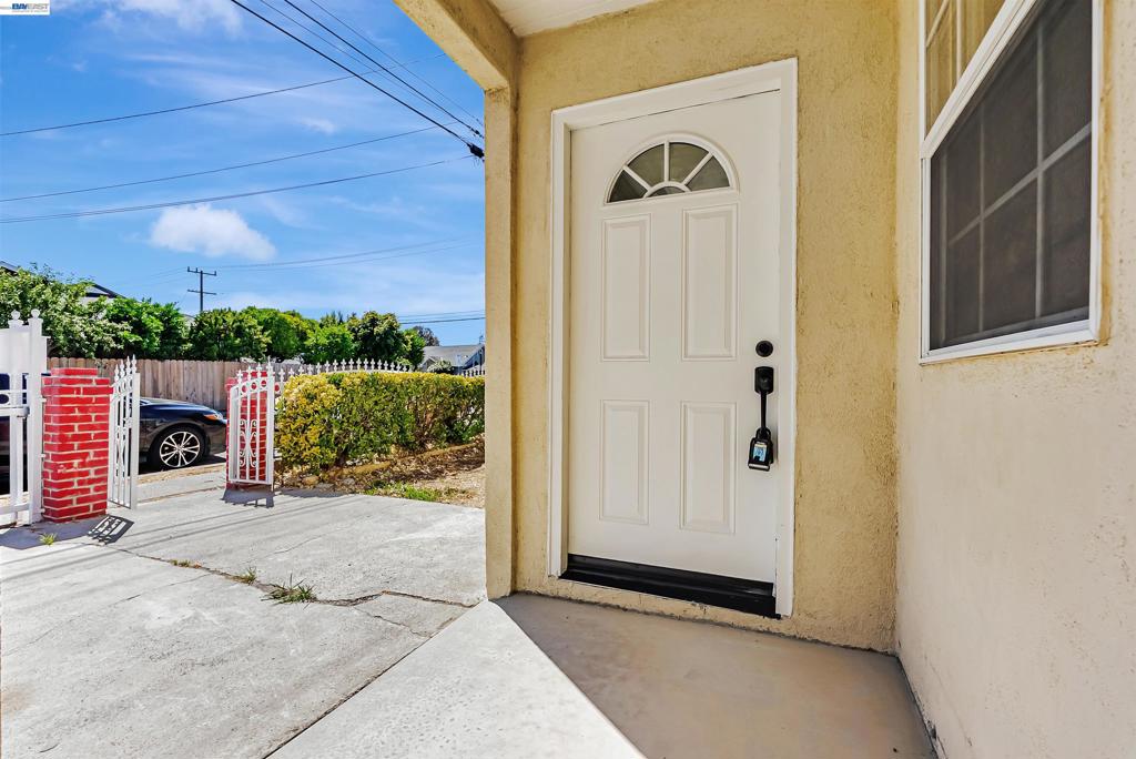 1111 Stonington Ave