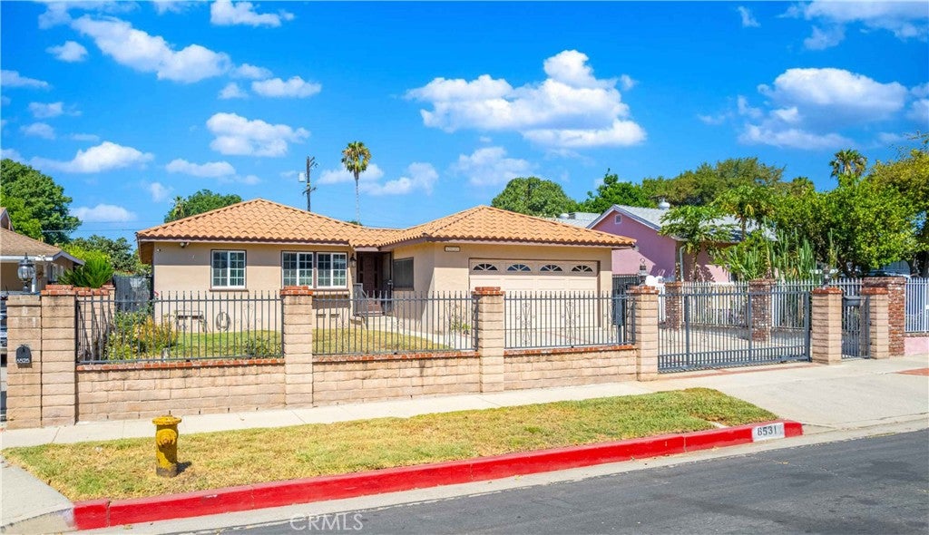 8531 Chimineas Avenue, Northridge CA 91325